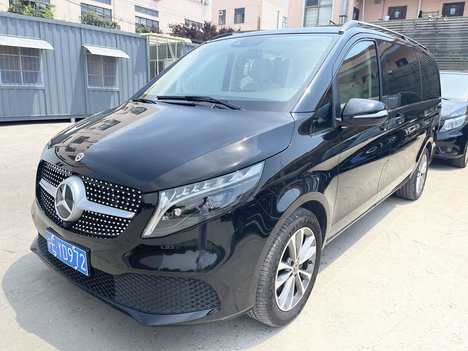 Black Mercedes-Benz V260 exterior